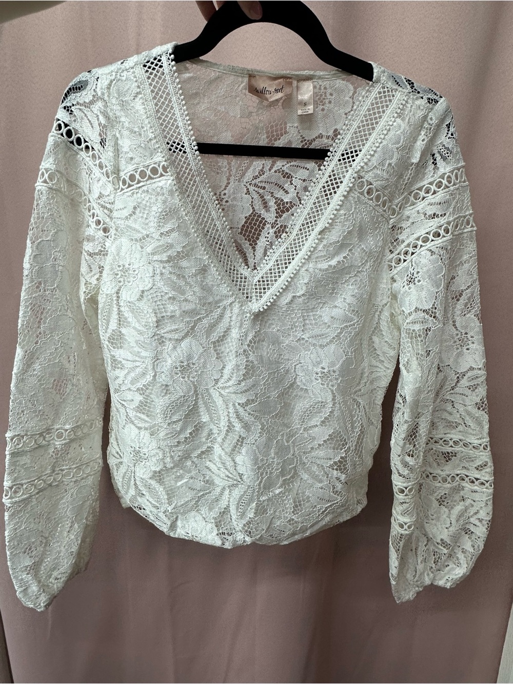 White Lace V-Neck Long Sleeve Top